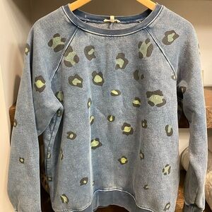 Easel Blue Leopard Print Women's Sweatshirt